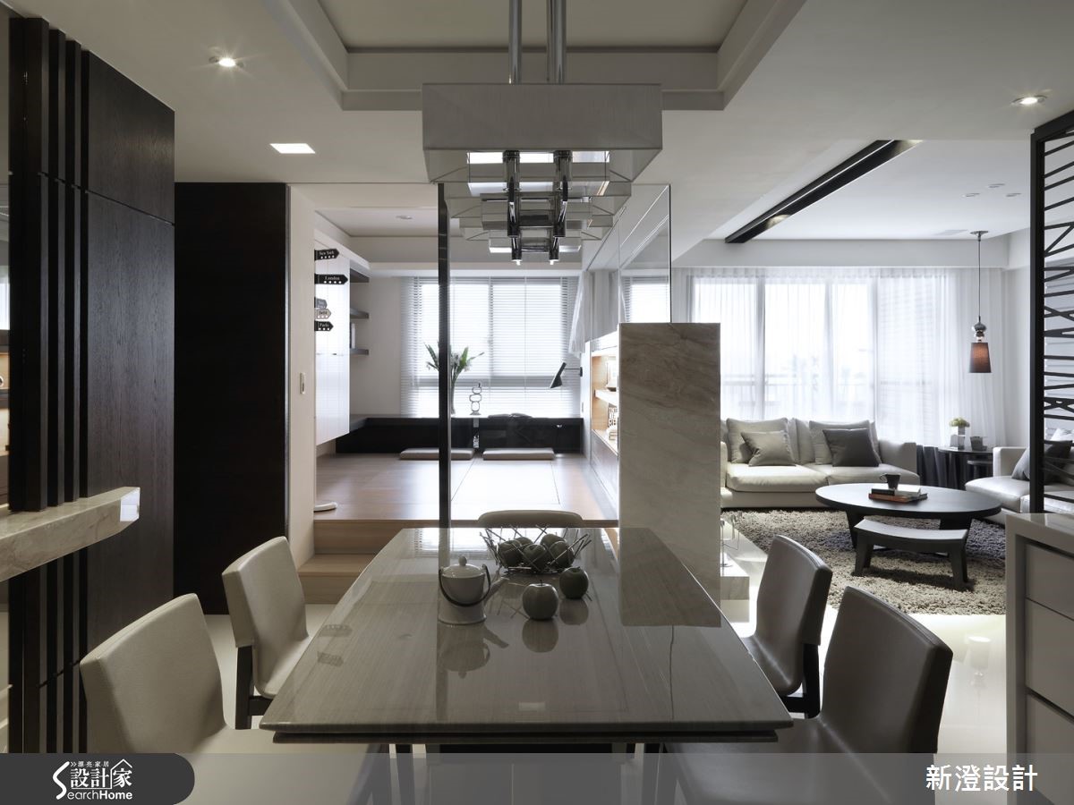 進入屋內，色澤溫樸的牆面在進門後即開啟第一眼的舒適